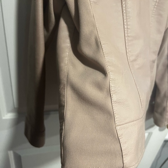 Blush colored Faux leather jacket - Picture 4 of 7